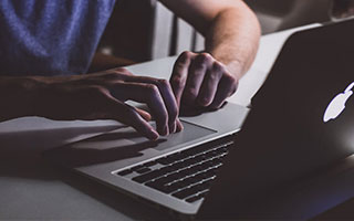 英超|“天崩开局”顺风顺水，红魔两连胜，卡里克能逆天改命吗？