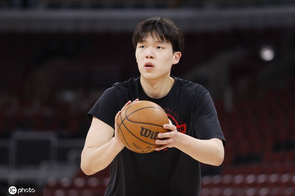媒体人:杨瀚森跌出常规轮换 他是开拓者第四中锋